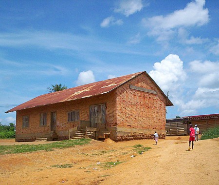 Gebouw door de Duitsers gebouwd in de tijd dat Kameroen nog een kolonie van Duitsland was. Nu wordt het gebruikt als school